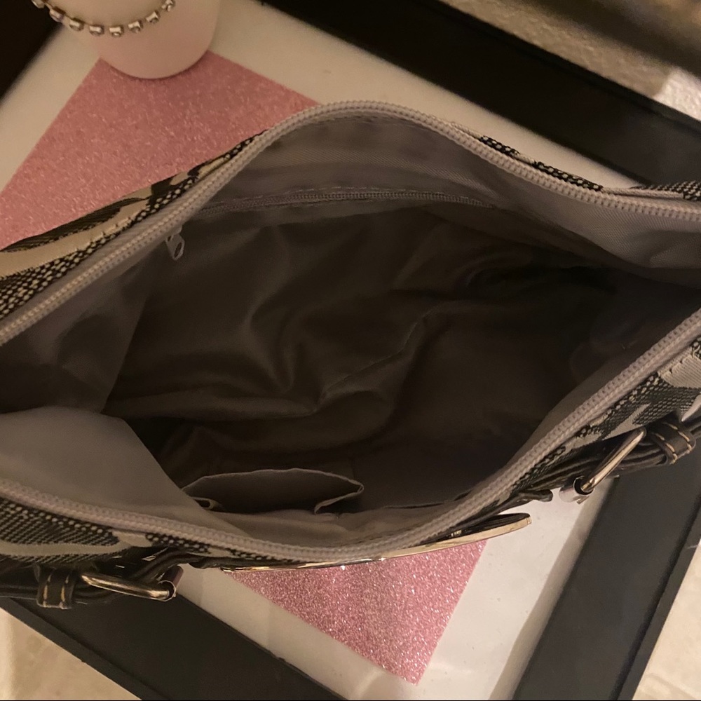 “GUESS” Small Hand Bag - Picture 10 of 15